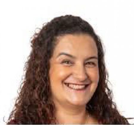 V&acirc;nia Costa